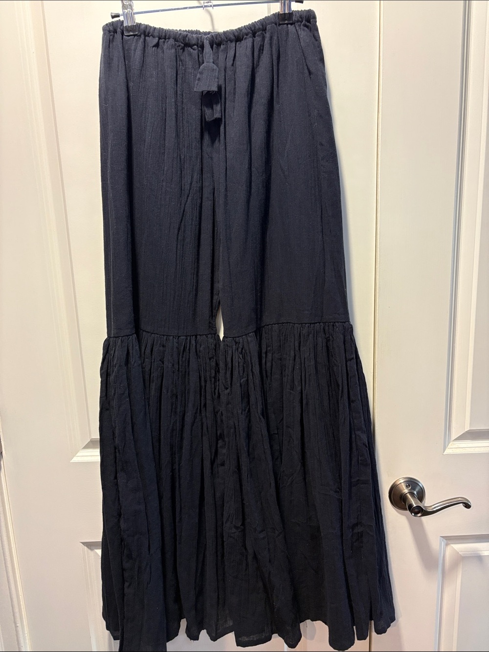Women’s Black Wide-Leg flowy bottom Tiered Pant